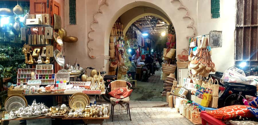 Marrakech: Guided Medina History & Culture Tour - Jemaa el-Fnaa at Nightfall: The Classic Ending