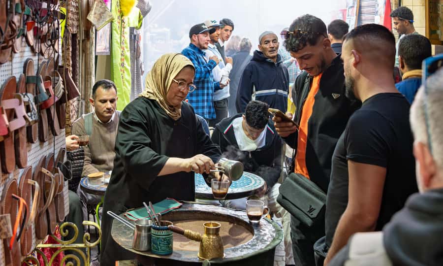 Marrakech: Medina, Souks, Artisans Guided Tour with Mint Tea - How the guide helps you haggle without losing your cool