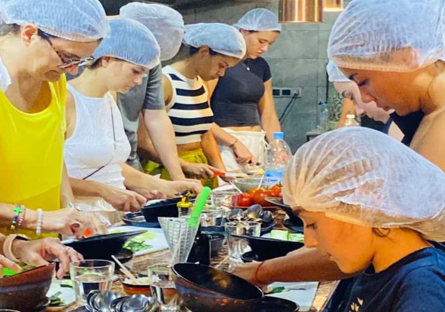 Marrakech: Moroccan Cooking Class with Pickup - Hotel pickup, mint tea, and how this class starts smoothly