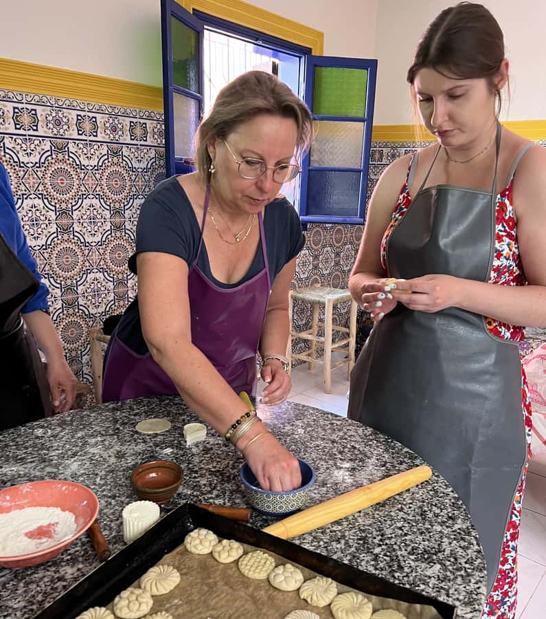 Marrakech: Moroccan Pastries and Tea Class with a Local - Getting There: Meeting Point, No Hotel Pickup, and Easy Planning