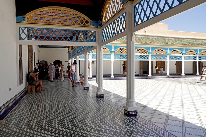 Marrakech: Palace, Museum, Madrasa & Medina Highlights Tour - Marrakech Medina, In One Smart 4-Hour Walk