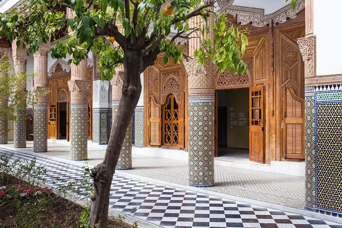 Marrakech: Palace, Museum, Madrasa & Medina Highlights Tour - Ben Youssef Medersa: Cedar Wood, Zellij, and a School Built for 800 Students
