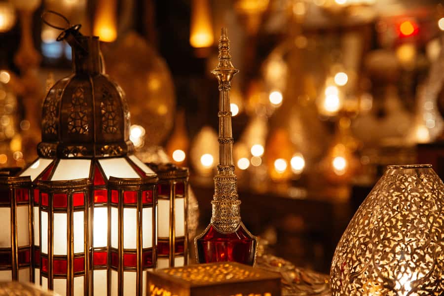 Marrakech: Private Souks Tour with Tea and Traditional Snack - Finding your footing in the Mellah spice lanes