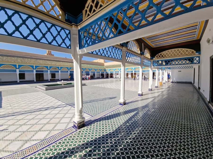 Marrakech: Saadian Tombs, Bahia Palace, Medina and Souk Tour - Koutoubia Mosque: The Landmark You Can Point To