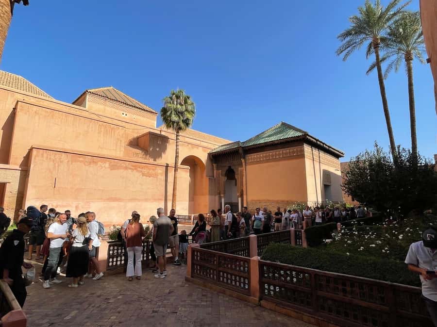 Marrakech: Saadian Tombs, Bahia Palace, Medina and Souk Tour - Saadian Tombs: Tilework and Calligraphy in a More Intimate Space