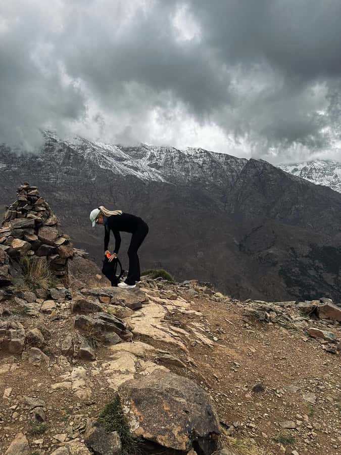 Marrakech: Tedli Summit Atlas Mountains Day Hike & Lunch - Breakfast and mint tea: fueling up before the climb