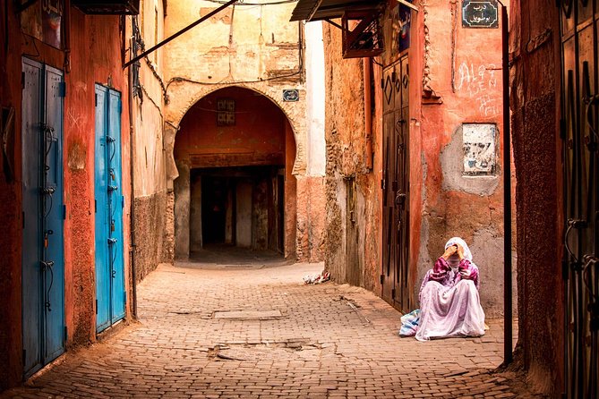 Marrakesh medina( OLD CITY) day tour from Casablanca - Souks and Traditional Markets: Shopping Without Getting Worn Out