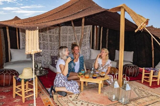 Marrakesh: Sunset Dinner in Agafay Desert with Show & Transfers - Live entertainment and the fire show: pace and expectations