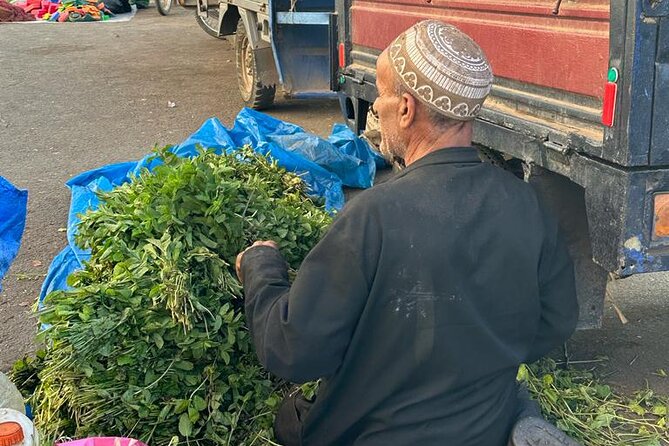 Old local Market visit+Moroccan cooking class with a local family - Who this experience suits best (and who should skip it)