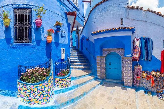 Shared Group Chefchaouen Day Trip From Fez - Plaza Uta el-Hammam: The Best Place to Regroup During a Long Day