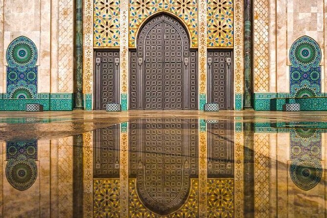 Skip the line Hassan II Mosque guided Tour entry tickets included - Photo opportunities: taking the minaret seriously