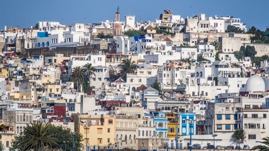 Tangier & Chefchaouen: 2-Day Tour From Casablanca By Train - Small-group pacing, guide differences, and how to avoid motion-sickness and pickup stress