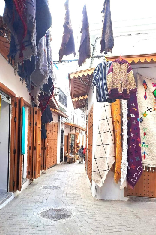 tangier: guided tour of the medina souks - Private vs Group in Tangier: Choosing the Right Walking Style