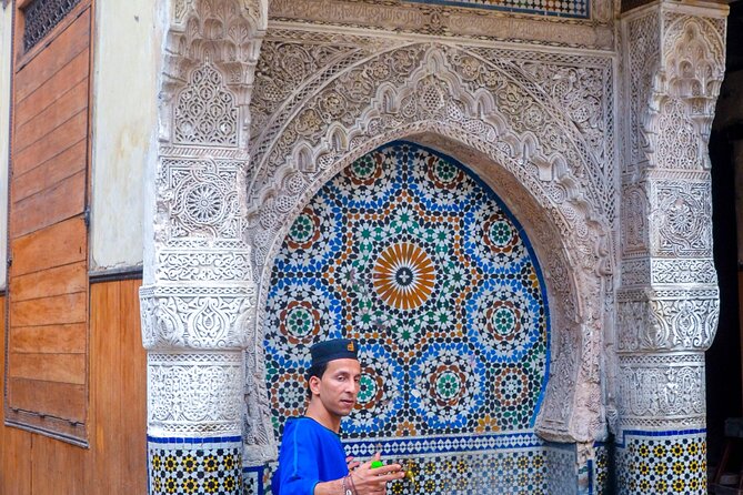 Tour guide in the old city of Fez - Dar Batha Museum: Palace Calm in the Middle of Chaos