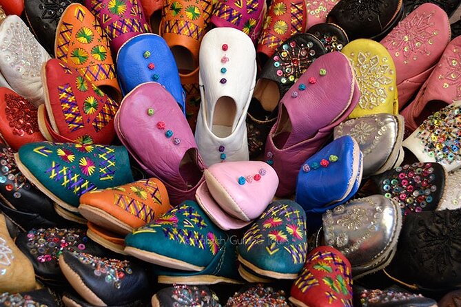 Traditional Souks Shopping Private Tour in Casablanca - What to buy on this tour: carpets, spices, fabrics, and crafts