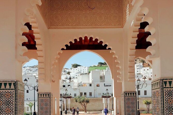 Visit Casablanca from the port or hotels - Royal Palace exterior: impressive, even from the outside